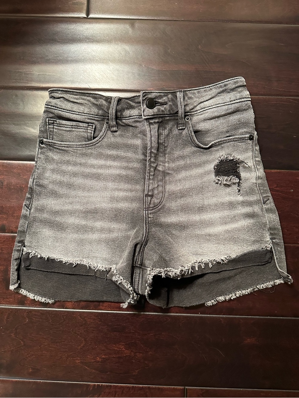 Good American Black Distressed Denim Shorts – Size 2 / 26